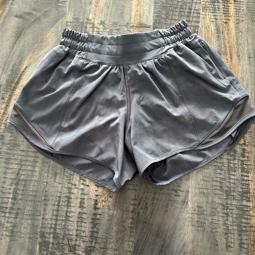 WOMENS LULULEMON HOTTY HOT LOW-RISE LINED SHORT 2.5”!!!!